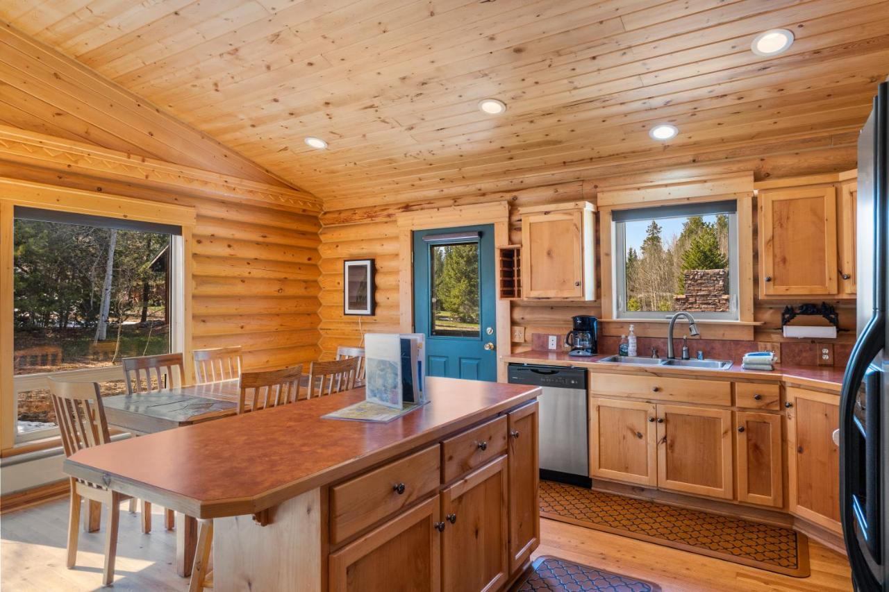 Lazy Fox Cabin West Yellowstone Exterior foto